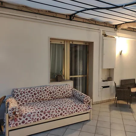 Appartamento Alishome, Elegante Trilocale Con Vista Mare E Giardino
