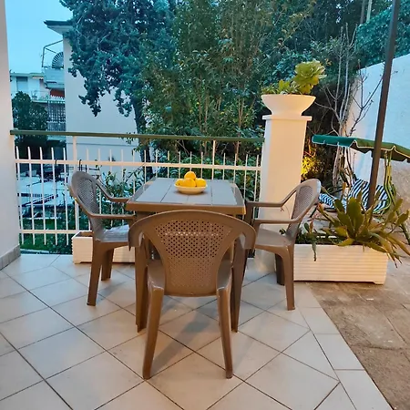 Alishome, Elegante Trilocale Con Vista Mare E Giardino
