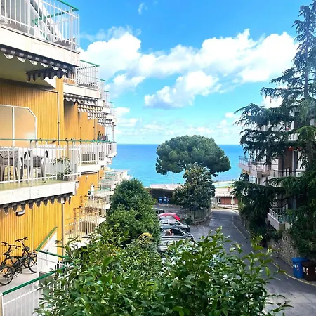 Apartment Alishome, Elegante Trilocale Con Vista Mare E Giardino