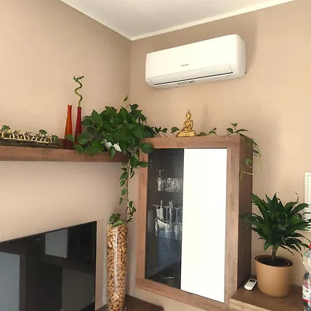 Alishome, Lägenhet *