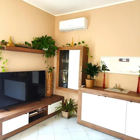 Alishome, Lägenhet *